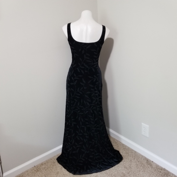 Sz S (fits 2-4 or a curvy 0) 90s Vintage Cache Black Velour Gown w/ Floral Beads - Picture 2 of 8